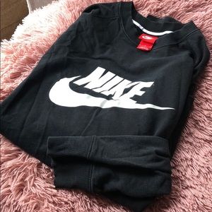 Nike Black Pullover Crew Sweatshirt